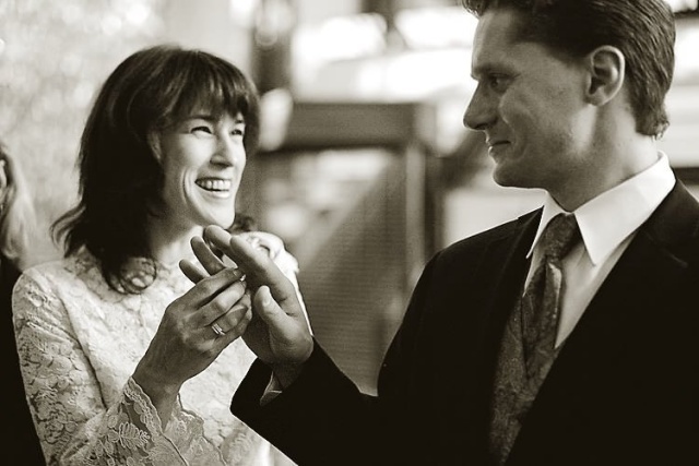 Vintage Romance - Long-Sleeved Lace Wedding Dress (2)