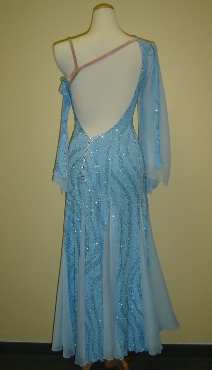 Ice Elegance - One-Shoulder Crystal Smooth Gown (3)